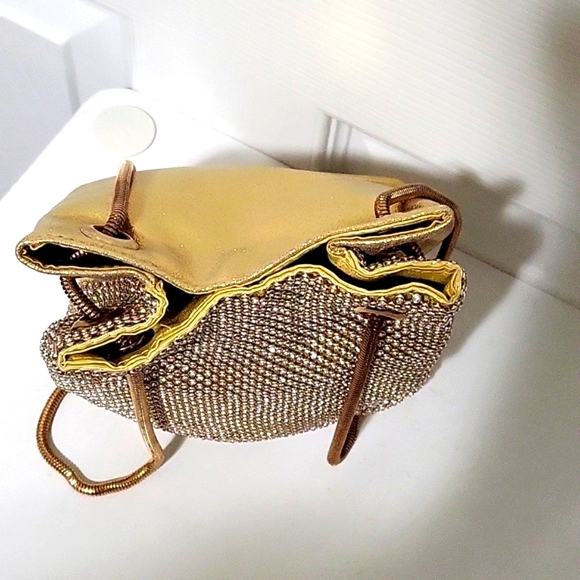 *HOMECOMING* Gold bucket bag - Picture 6 of 7